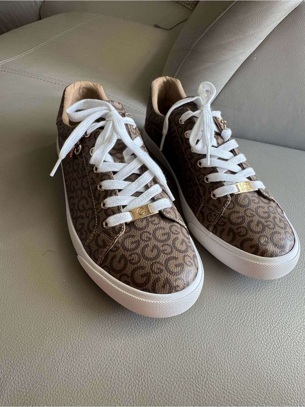 GBG Los Angeles G by GUESS Monogram Brown Sneakers Women’s Size 11M